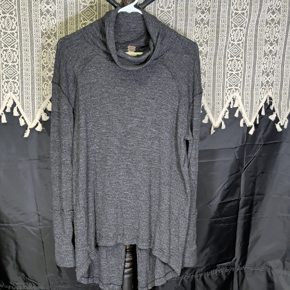 We The Free Large Ladies Decorative Back Shirt L